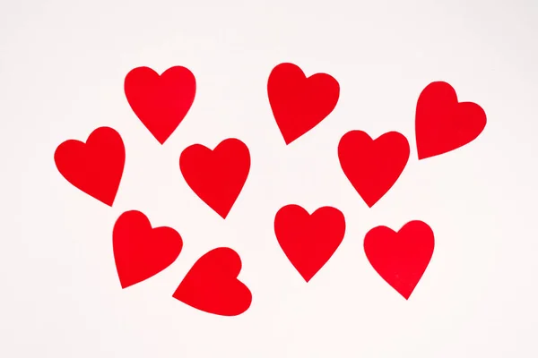 Κόκκινες Καρδιές Σκορπίζονται Χαοτική Σειρά Λευκό Φόντο Κάρτα Διακοπών Του — Φωτογραφία Αρχείου