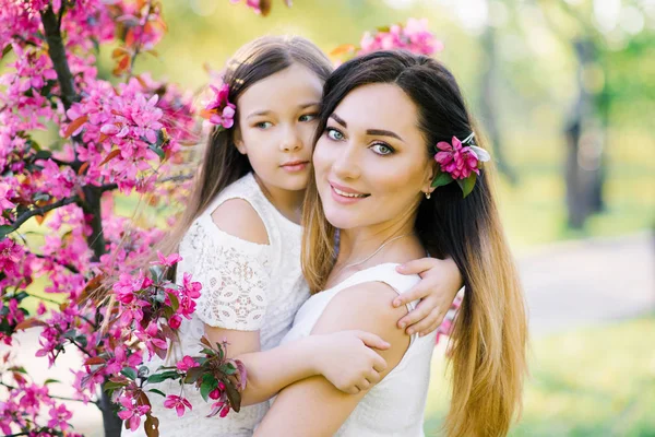 Mother Daughter Blooming Rose Gardens Apple Trees Happy Motherhood Beautiful — Stock Photo, Image