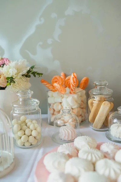 Schokoriegel Bei Der Hochzeit Süßigkeiten Und Bonbons Auf Dem Festlich — Stockfoto