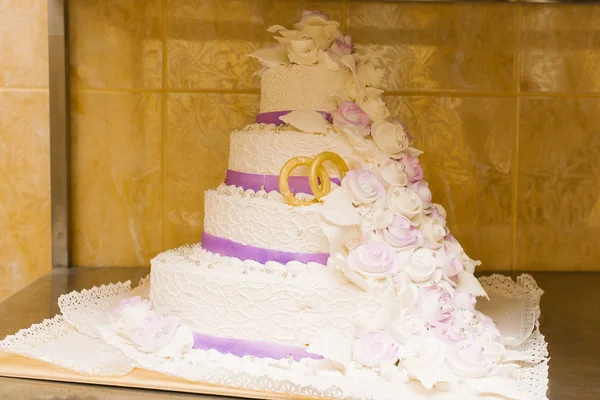 Four Tiered White Lilac Wedding Cake — Stock Photo, Image