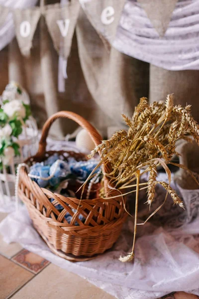 Уши Пшеницы Плетеной Корзине Национальный Декор Белоруссии — стоковое фото