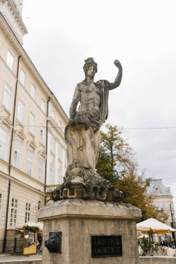 Lviv, Ukrayna. Pazar Meydanı 'ndaki Amphitrite çeşmesi