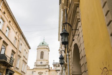 Lviv, Ukrayna. Eski şehrin mimarisi.