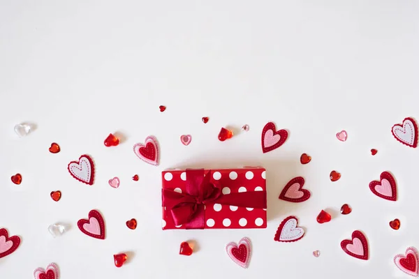 The background of Valentine's day. Red gift box with red satin r — Stock Photo, Image