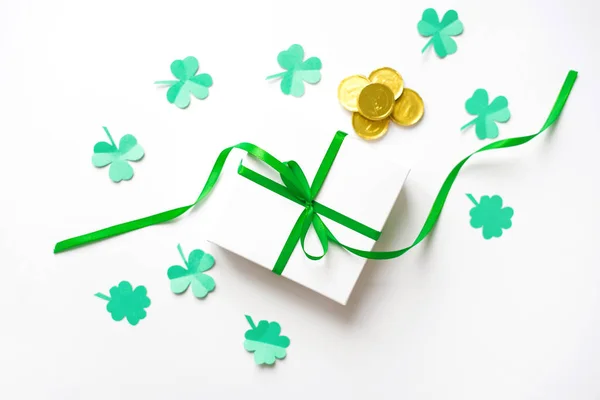 Composition for St. Patrick's Day. Gift white box with a green s — Stock Photo, Image