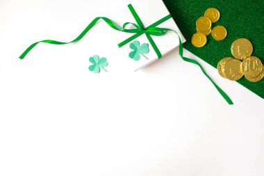 The composition of the St. Patrick's day. White gift box with gr