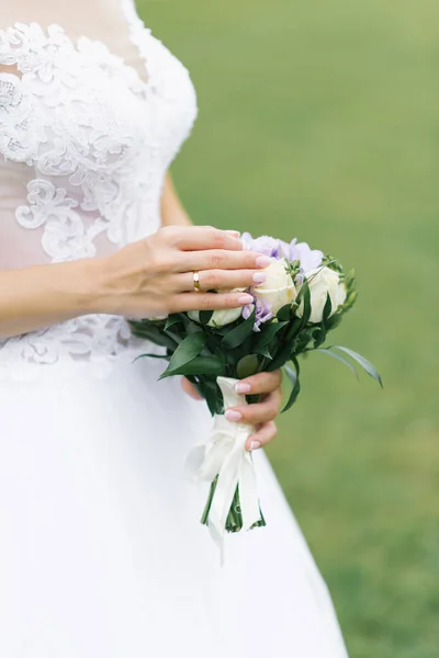 Beautiful delicate wedding bouquet of the bride with lilac eusto — Stock Photo, Image