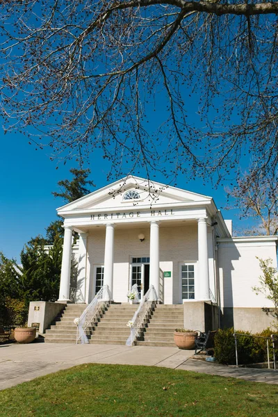 Kirkland, Washington, USA. February 2020. Heritage hall in clear — Stock Photo, Image