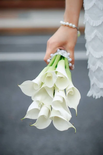 Stylish Beautiful White Wedding Bouquet Bride Calla Hand — Stock Photo, Image