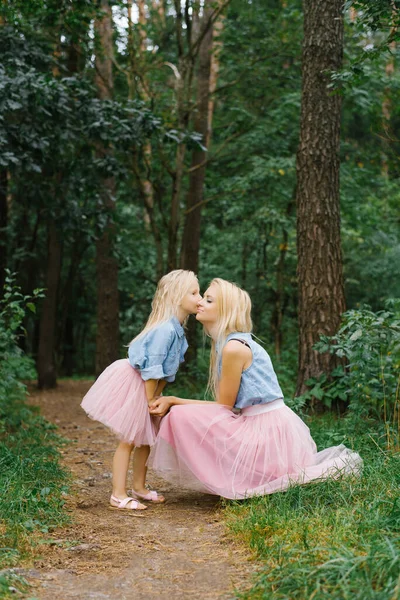 Mother Five Year Old Daughter Same Romantic Clothes Walking Park — Stock Photo, Image