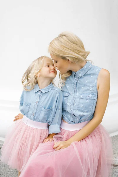 Beautiful Young Blonde Mom Her Charming Daughter Same Romantic Clothes — Stock Photo, Image
