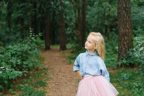 Little Blonde Girl Five Romantic Clothes Thinking Something Forest Park — Stock Photo, Image