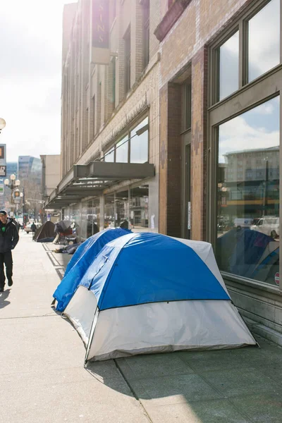 米国ワシントン州シアトル 2020年3月 シアトルのダウンタウンに住むホームレスのテント — ストック写真