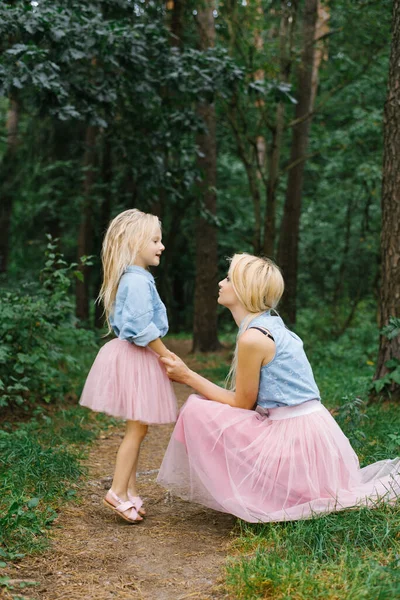 Mother Five Year Old Daughter Same Romantic Clothes Walking Park — Stock Photo, Image