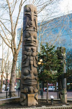 Seattle, Washington, ABD. Mart 2020. Pioneer Square totem direği