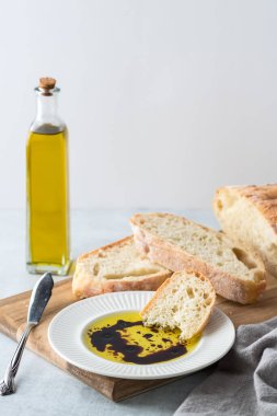 balzamik sirke ve yağ.