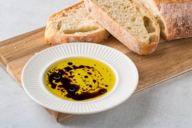 balzamik sirke ve yağ.