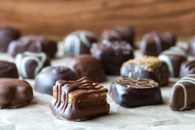 Dekoratif çikolataları kapatın..