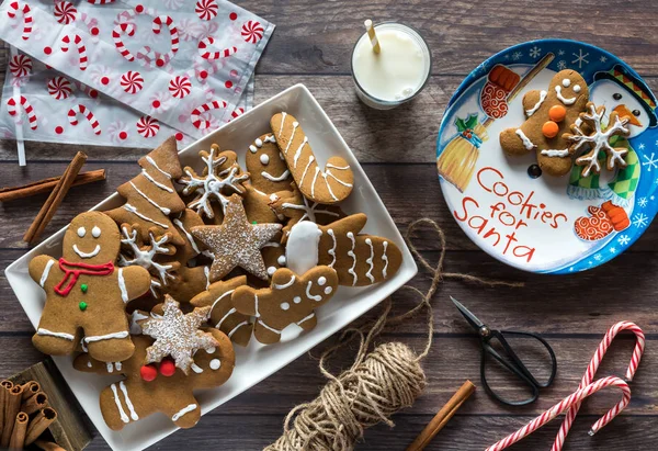 Preparing gingerbread cookies for Santa. — Stock Photo, Image