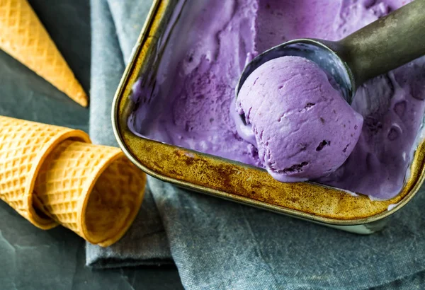 Ice cream cones and Ube ice cream. — ストック写真