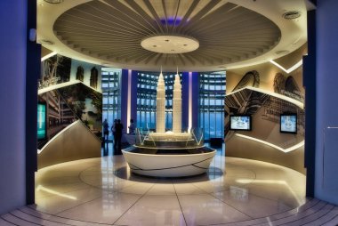 Nisan 2017 'de Petronas Kuleleri' nin içinden bir görüntü daha. 1998 'de mimar Cesar Pelli' nin çalışmaları.