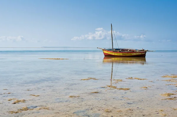 Vilanculos, Mozambik kıyılarının tipik balıkçı tekneleri. Peyzaj Vilankulos