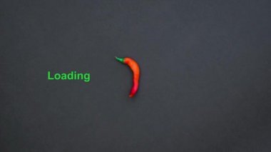 Gri arkaplanda izole edilmiş Renkli Biberlerin Durdurma Hareketi