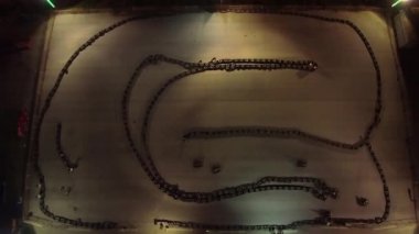 Modern oyun alanı, sporcular ve motor sporu hayranları için buluşma yeri