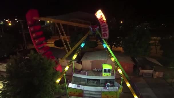 Parque Atracciones Paseo Por Noche — Vídeos de Stock