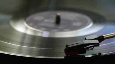 Turntable Diski Çalıyor. 