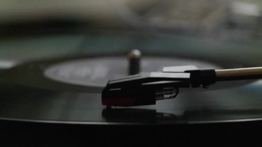 Turntable Diski Çalıyor. 