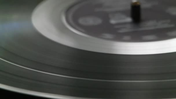 Närbild Vinylskiva Som Spelas Skivspelare — Stockvideo