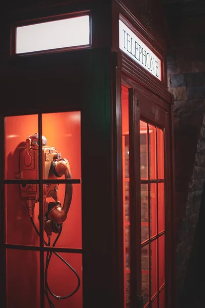 Vintage Classic Red Illuminated Telephone Box Dark — Stock Photo, Image