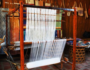 Vietnam'daki eski işletim ipek dokuma tezgahı