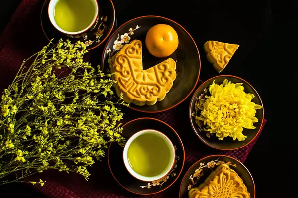 Flat Lay Modern Stylised Mid Autumn Festival Food Black Background — Stock Photo, Image