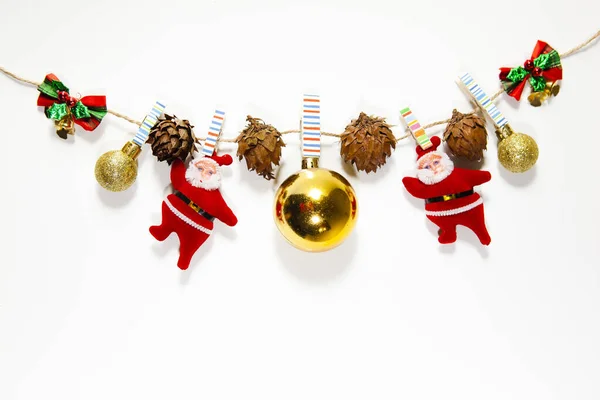 Borde Navideño Adornos Ramas Doradas Aisladas Sobre Fondo Blanco — Foto de Stock