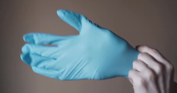Доктор защищает Руки — стоковое видео