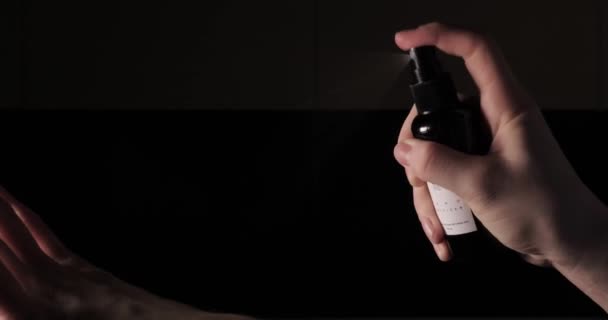Spraying hand sanitizer — Stock Video