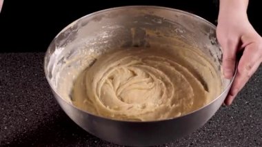 Paskalya Pastası İçin Çökme Hamuru