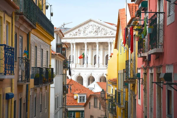 Balconies of old and colorful buildings on Travessa da Arrochela street on a sunny day in summer. Assembly of the Republic building in the background. Travel concept. Lisbon, Portugal. Europe — Stock Photo, Image