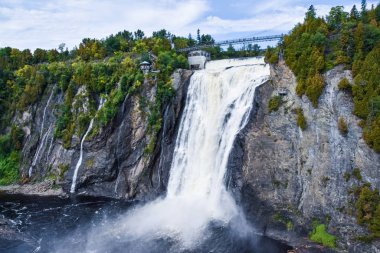 Montmorency Şelaleleri, Quebec, Kanada. Ön manzara. Doğa konsepti.