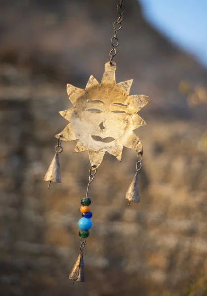 Rüzgarda asılı güneşin sembolü