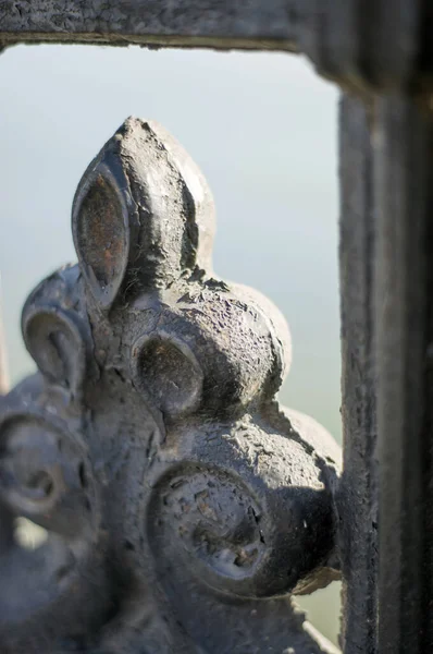 Döküntü dökme demirin yakın plan detayları.