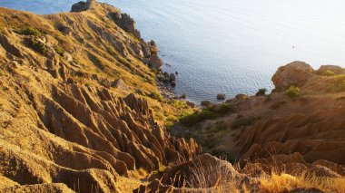Dokulu montaj ve deniz manzarası