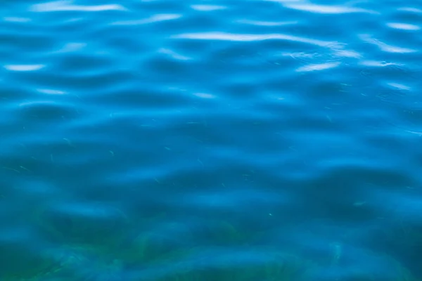 Close Dari Air Laguna Biru Terang — Stok Foto
