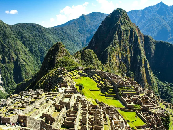 Machu Picchu - città perduta di Incas. Cittadella storica sopra la Valle Sacra con Urubamba River in Perù — Foto Stock
