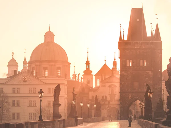 Charles Bridge at sunset time, Old Town of Prague, Czech Republic — Stock Photo, Image