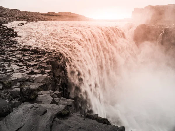 Detifoss 瀑布被日落，照亮冰岛北部 — 图库照片