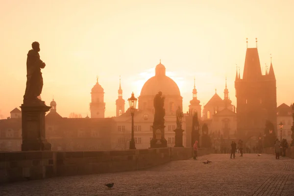 Charles Bridge at sunset time, Old Town of Prague, Czech Republic — Stock Photo, Image