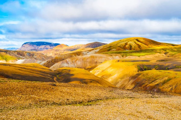 Paisagem em Landmannalaugar em riolite montanhas da Reserva Natural de Fjallabak, aka Rainbow montanhas, Islândia — Fotografia de Stock